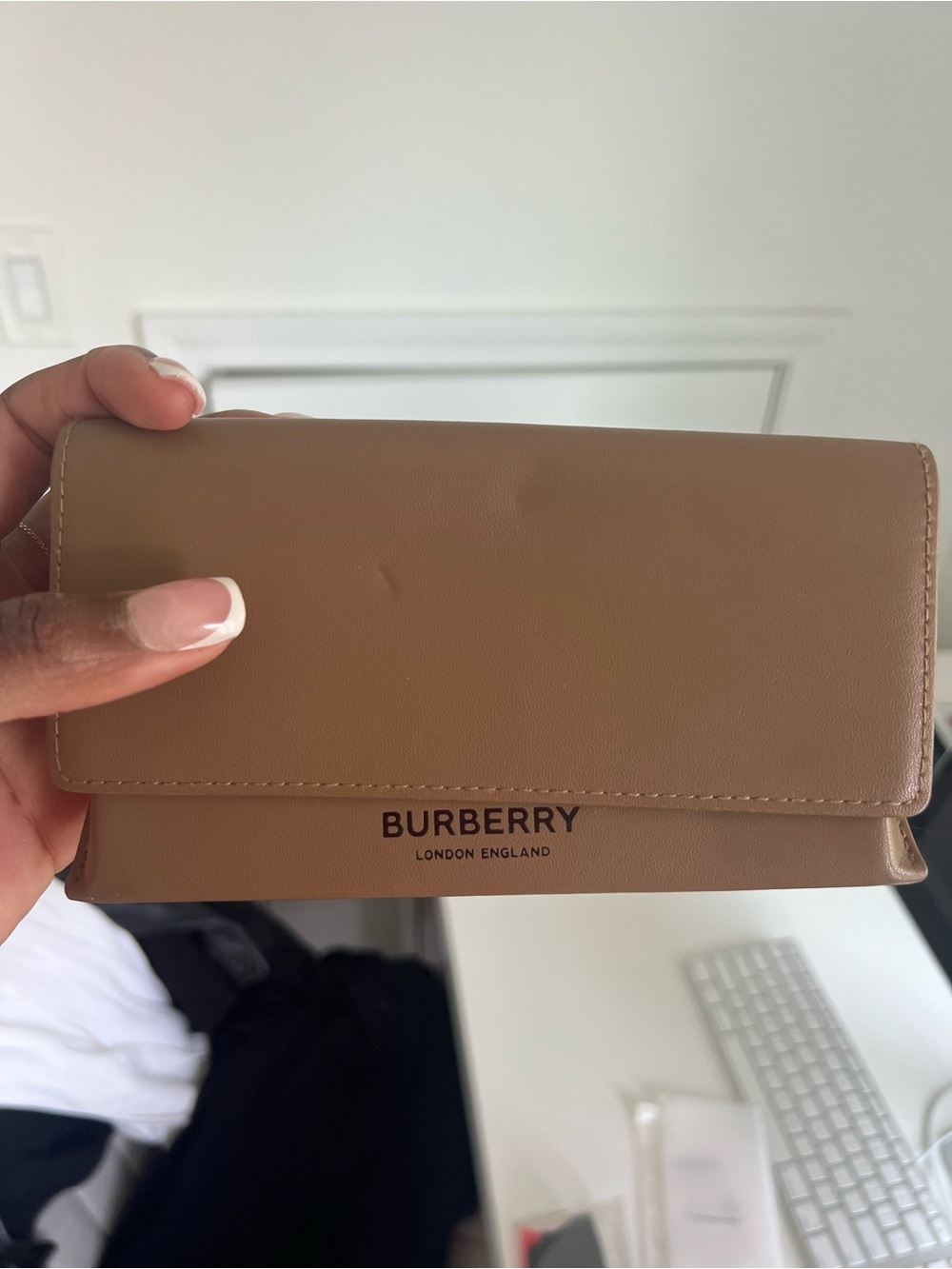 Burberry Sunglasses - Picture 6 of 6